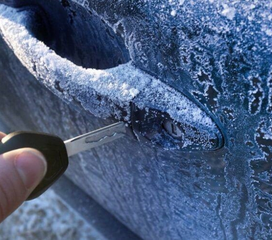 چگونه می توان قفل اتوماتیک یخ زده خودرو را باز کرد؟